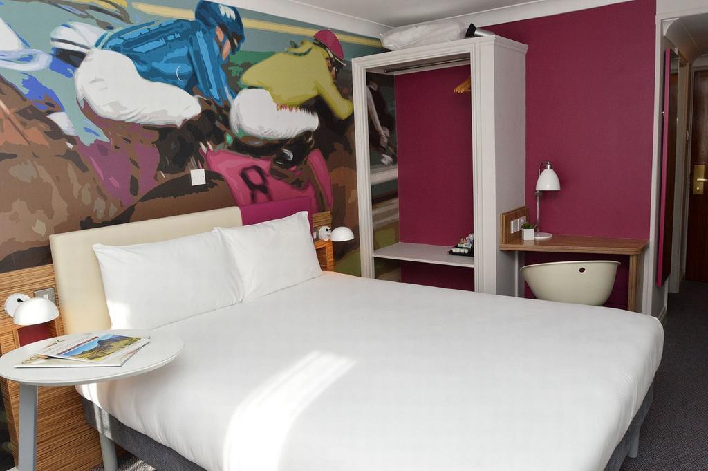 Ibis Styles Oxford Road Hotel 3*
